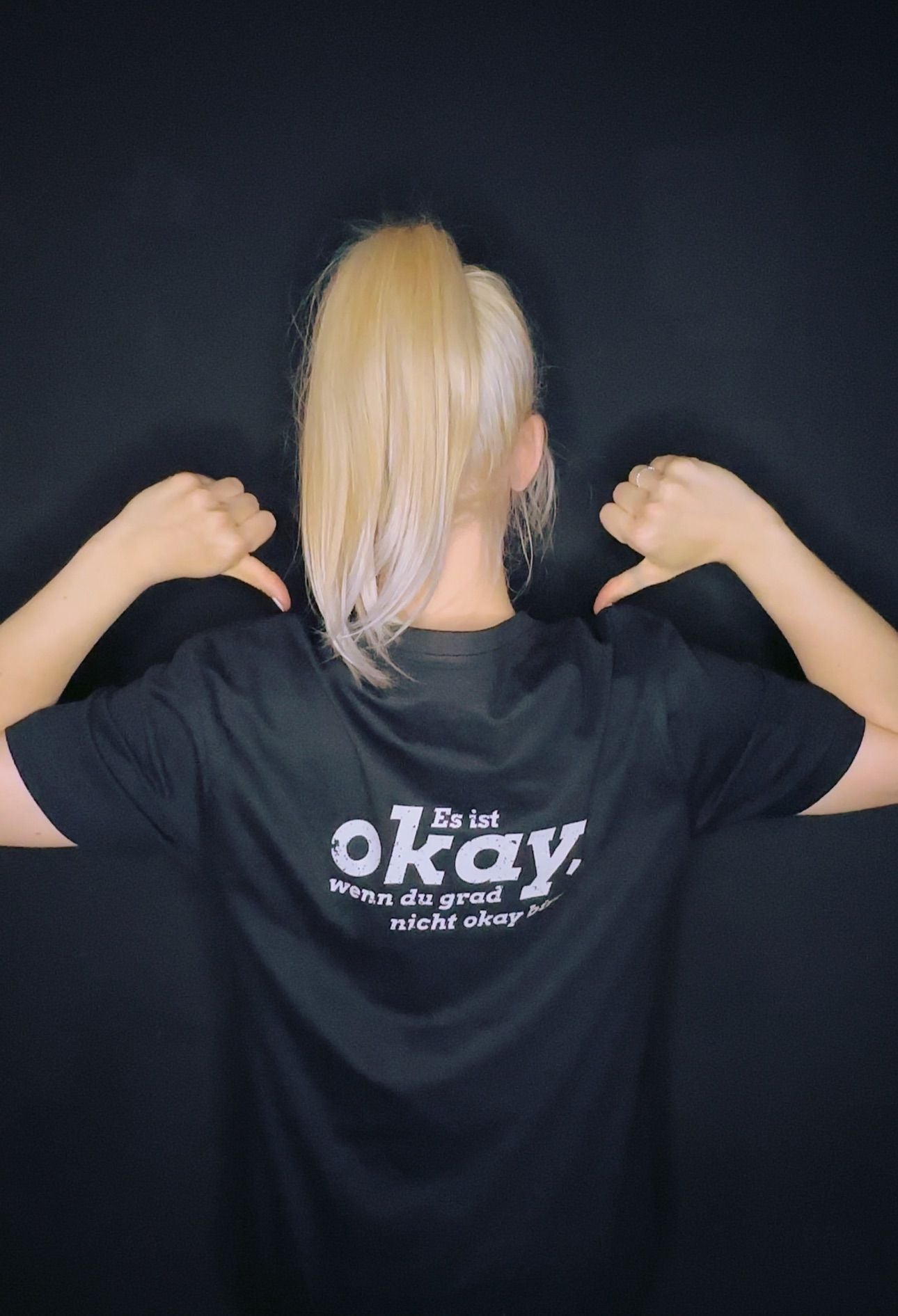 „Es ist okay“ T-Shirt – Katha Rosa x Lukas Linder