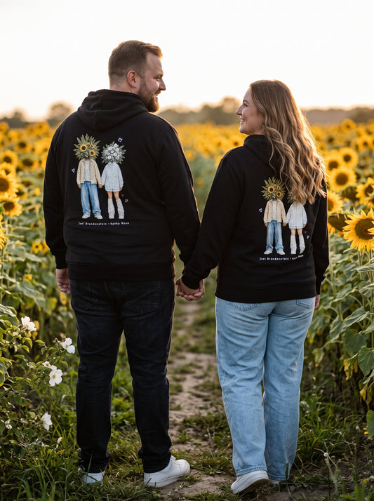 Paar im Sonnenblumenfeld von hinten in schwarzen Nicht wie alle andern Blumenpaar Hoodies